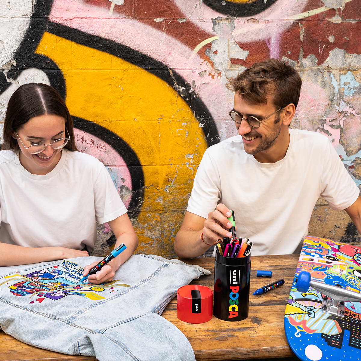 Posca zestaw mieszany markerów w metalowej puszce – 13 szt. (PC-3M, PC-5M, PC-5BR)